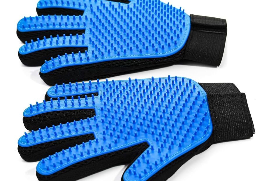 Groom Like a Pro: Review of Cat & Dog Grooming Gloves for Effortless Shedding!