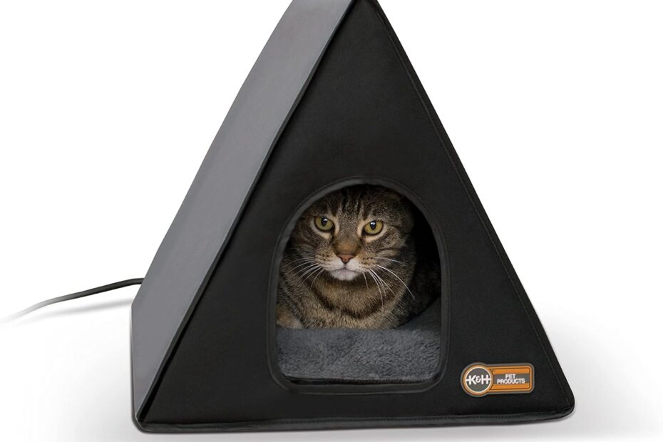 Warm & Cozy: K&H Heated Outdoor Cat House for Stray Rescue!