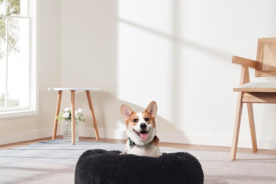 Cozy Bliss: The Ultimate Round Faux Fur Bed for Your Small Pets!