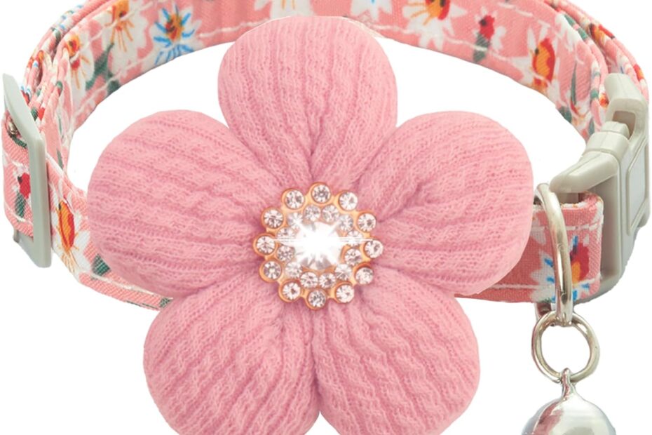 Charming Small Dog Collar with Flower: The Perfect Accessory for Your Puppy!