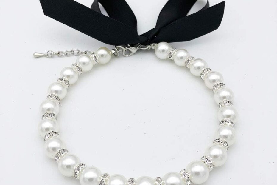 Sparkle and Shine: The Diamond Dog Pearls Necklace for Chic Pets!